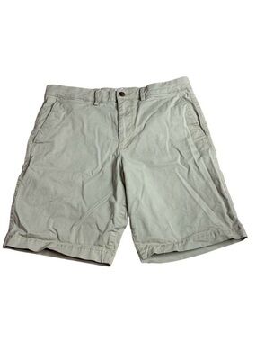 GAP Men's Essential Khaki 10" Shorts - Size 33 - Tan/Beige Chino